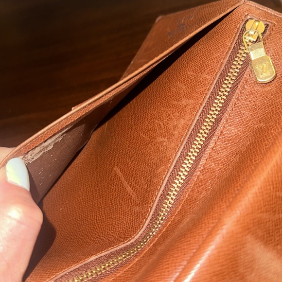 Preowned Authentic LV wallet - Picture 13 of 17